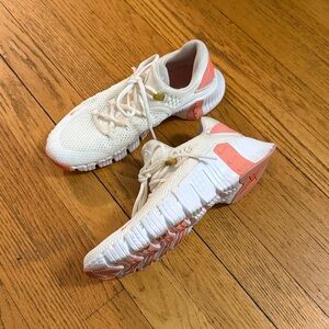 Nike met con workout sneakers Cream and Pink